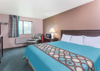 Super 8 by Wyndham Austin MN hotel thumbnail 5