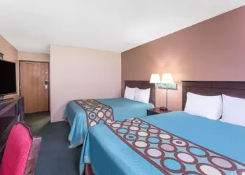Super 8 by Wyndham Austin MN hotel thumbnail 6