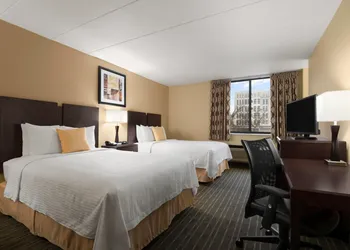 Days Hotel by Wyndham University Ave SE hotel thumbnail 5