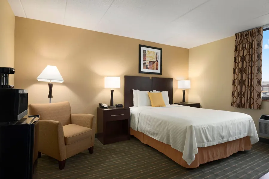 Days Hotel by Wyndham University Ave SE hotel detail image 6