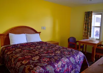 Snelling Motel hotel thumbnail 3