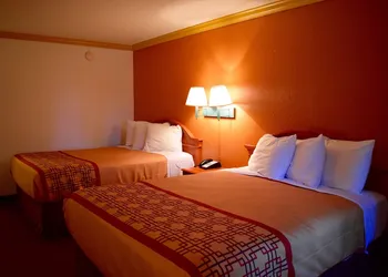 Snelling Motel hotel thumbnail 4
