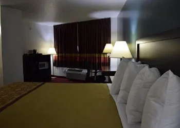 Snelling Motel hotel thumbnail 7