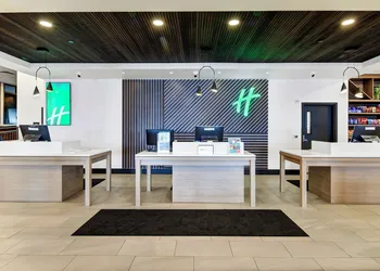 Holiday Inn & Suites St. Cloud by IHG hotel thumbnail 2