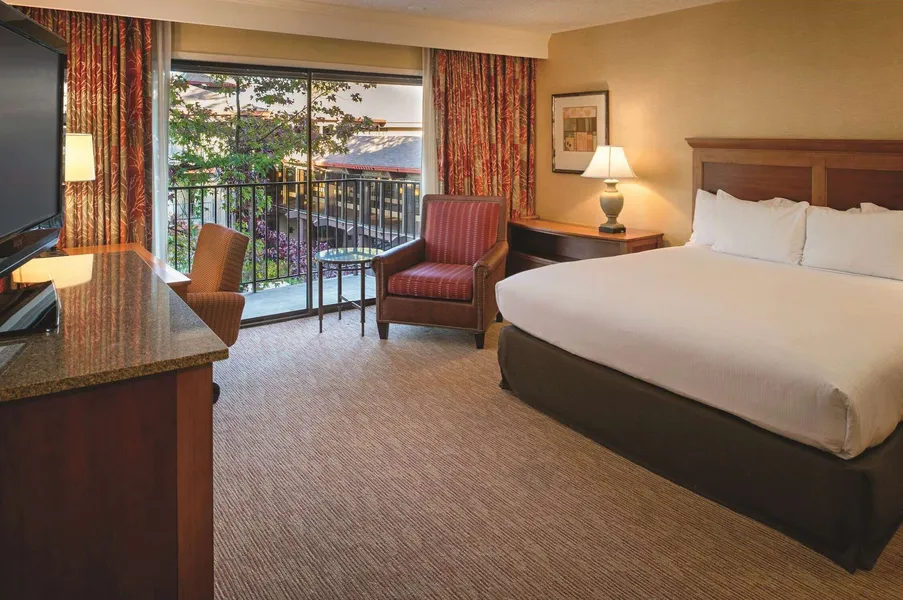 DoubleTree by Hilton Seattle Airport hotel detail image 2