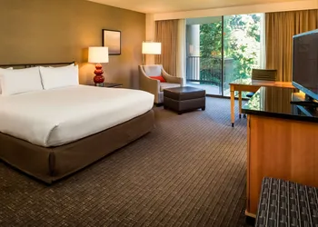 DoubleTree by Hilton Seattle Airport hotel thumbnail 6