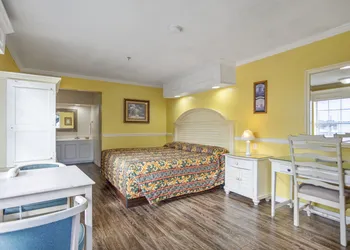 Edgewater Inn hotel thumbnail 3