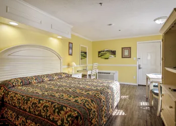 Edgewater Inn hotel thumbnail 4