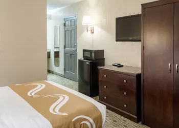 Quality Inn Moss Point - Pascagoula hotel thumbnail 8