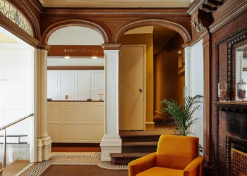 Alexander Inn hotel thumbnail 2