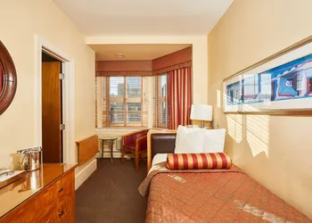 Alexander Inn hotel thumbnail 6