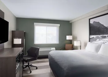 Super 8 by Wyndham Columbus hotel thumbnail 6