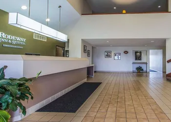 Rodeway Inn hotel thumbnail 2