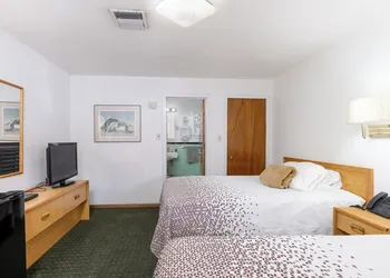 Holiday Motel hotel thumbnail 2