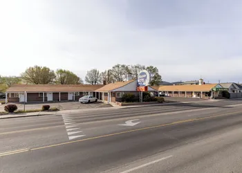 Holiday Motel hotel thumbnail 6