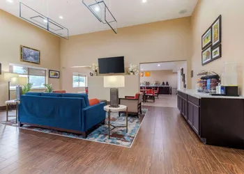 Comfort Suites Keeneland hotel thumbnail 2