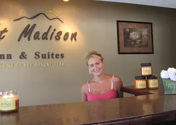 Mt Madison Inn & Suites hotel thumbnail 2