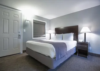 Mt Madison Inn & Suites hotel thumbnail 5