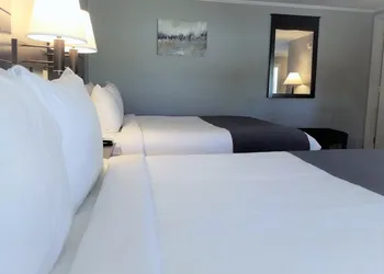Mt Madison Inn & Suites hotel thumbnail 7