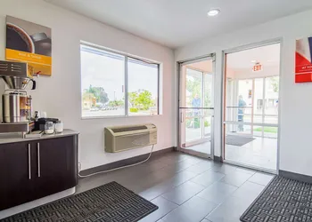 Motel 6-Bakersfield CA - Airport hotel thumbnail 2