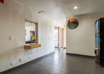 Motel 6-Bakersfield CA - Airport hotel thumbnail 3