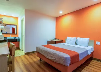 Motel 6-Bakersfield CA - Airport hotel thumbnail 7