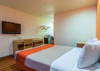 Motel 6-Bakersfield CA - Airport hotel thumbnail 8