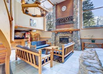 Chateau Canmore hotel thumbnail 2