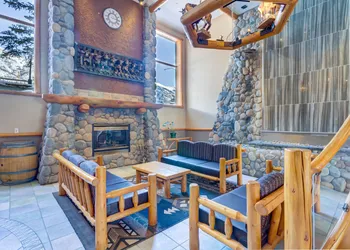 Chateau Canmore hotel thumbnail 3