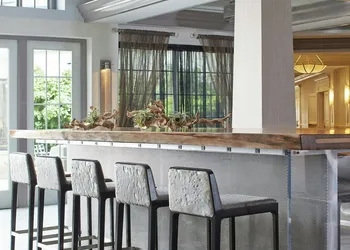 Rochester Airport Marriott hotel thumbnail 6