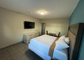Essence Express Elizabeth EWR Airport hotel thumbnail 3