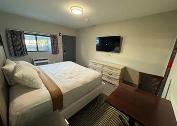Essence Express Elizabeth EWR Airport hotel thumbnail 6