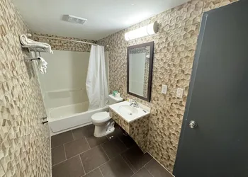 Essence Express Elizabeth EWR Airport hotel thumbnail 7