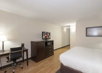 Red Roof Inn & Suites Mt Holly - McGuire AFB hotel thumbnail 7