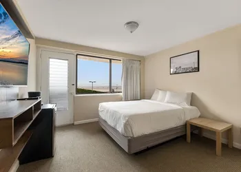 Oceanic Hotel hotel thumbnail 5