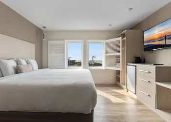 Oceanic Hotel hotel thumbnail 6