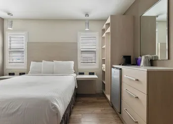 Oceanic Hotel hotel thumbnail 7