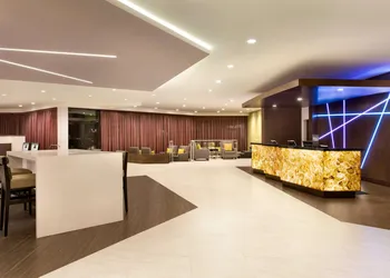 DoubleTree by Hilton Toronto Airport West hotel thumbnail 2
