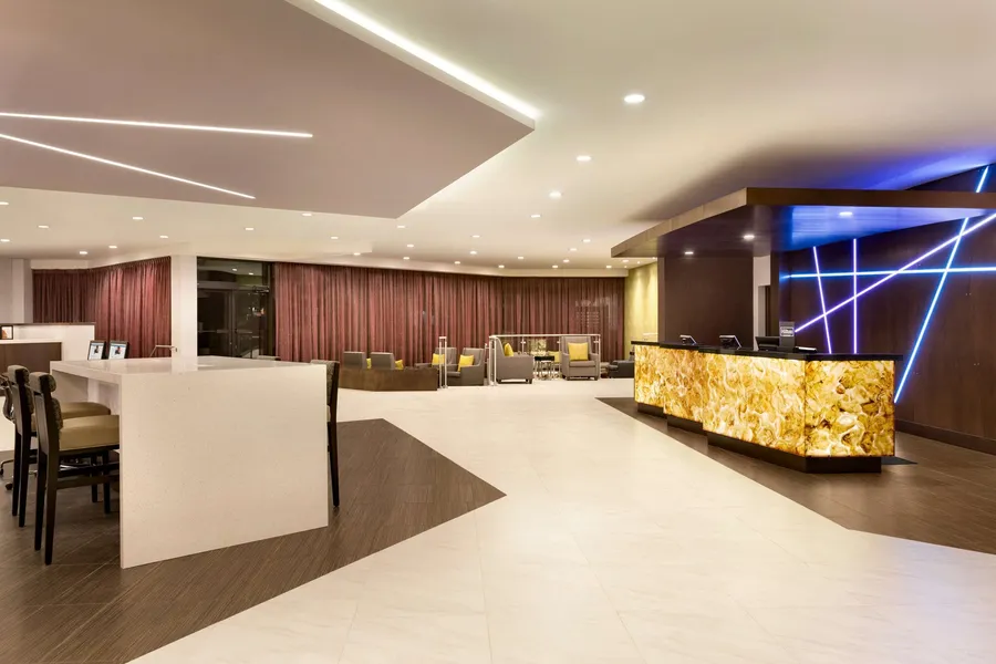 DoubleTree by Hilton Toronto Airport West hotel detail image 2
