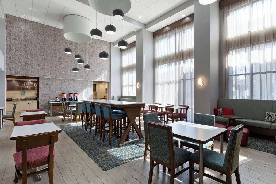 Hampton Inn & Suites Dothan hotel detail image 2