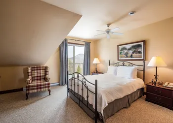 Cap Tremblant hotel thumbnail 6