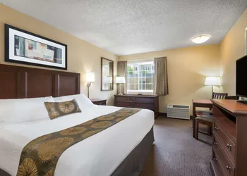 Travelodge by Wyndham San Francisco Bay hotel thumbnail 4