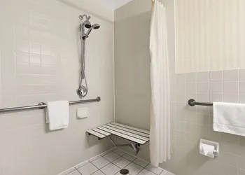 Travelodge by Wyndham San Francisco Bay hotel thumbnail 6