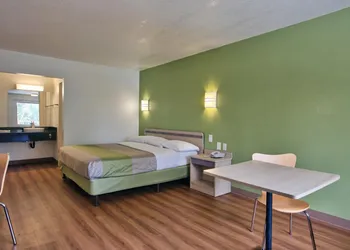 Motel 6 Tallahassee, FL - Downtown hotel thumbnail 8
