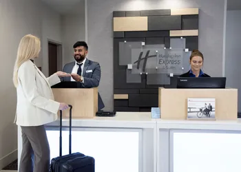 Holiday Inn Express Hotel & Suites Chester by IHG hotel thumbnail 3