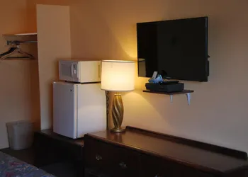 Imperial Motel hotel thumbnail 4