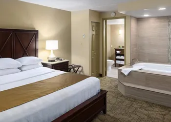 Bismarck Hotel and Conference Center hotel thumbnail 8