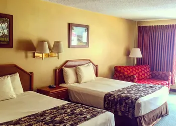 Super 8 by Wyndham Lake George/Downtown hotel thumbnail 4