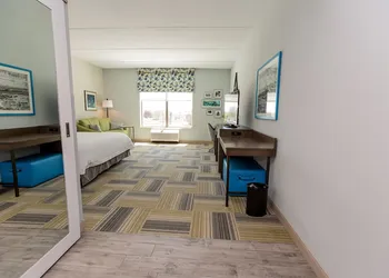 Hampton Inn & Suites Syracuse North Airport Area hotel thumbnail 7