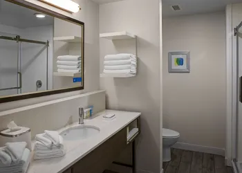 Hampton Inn & Suites Syracuse North Airport Area hotel thumbnail 6